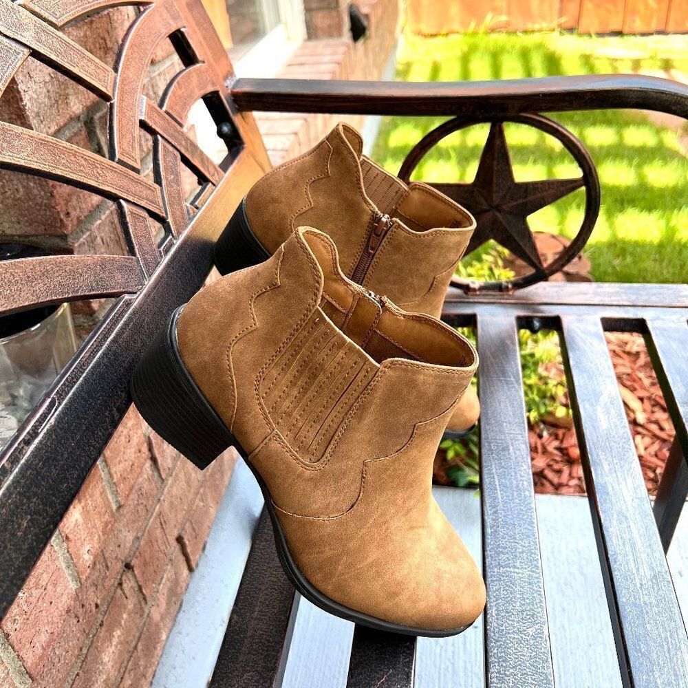 Trixie Cowgirl Bootie - By Avenue - Sz 10M - Fall Trends 🍂🍁🍃 - Picture 6 of 6